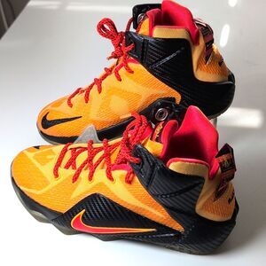 Nike LeBron 12 XII GS Laser Orange Sneakers 685181-830 Size 5.5y, Wmn 7.5